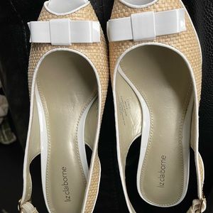 Liz Claiborne heals style Faison 2 size 8 1/2 beige basket weave and white euc